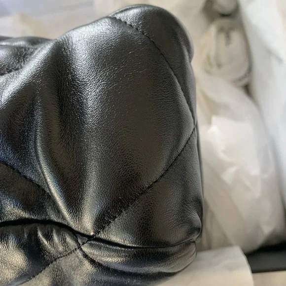 Chanel 19 shopping bag. (2022) She’s a BEAUTY! - Picture 11 of 11